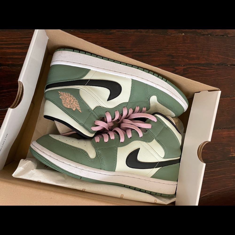 Jordan 1 mids